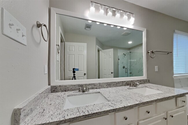 Building Photo - 6723 Carrington Ridge Ln