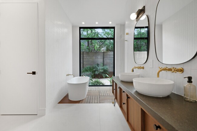 Building Photo - 2407 W 10th St