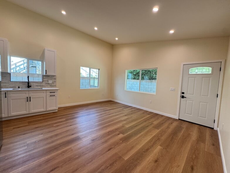 Building Photo - 815 Arden Ave