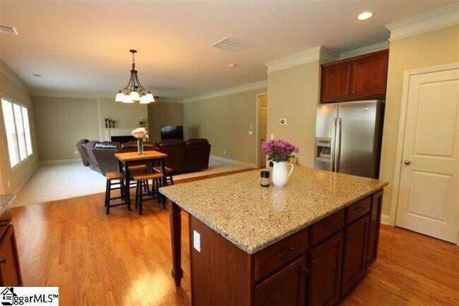 Building Photo - 204 Wild Meadow Dr