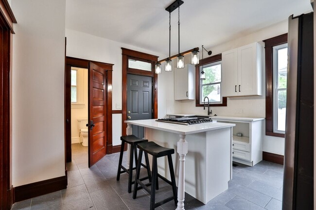 Building Photo - Newly Renovated Single Family Home