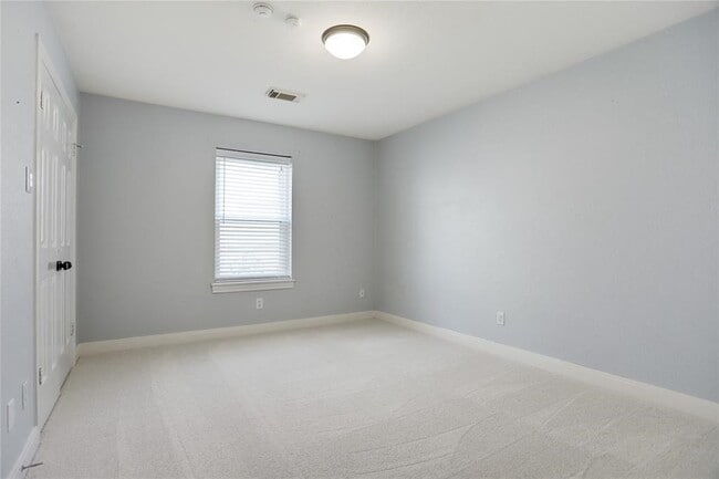 Building Photo - 3110 Fairmont Ct