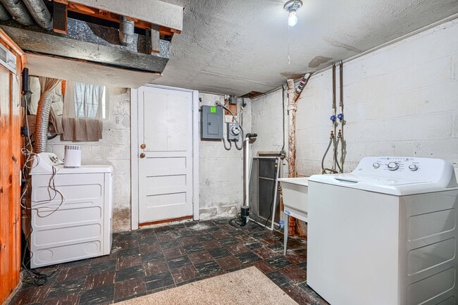 Building Photo - 414 Westfield Rd