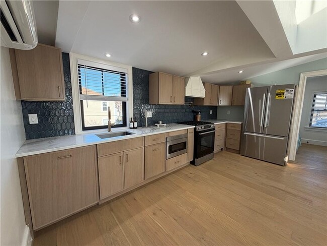 Building Photo - 7 Dearborn St