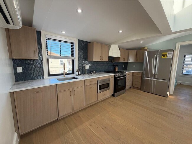 Building Photo - 9-9 Dearborn St