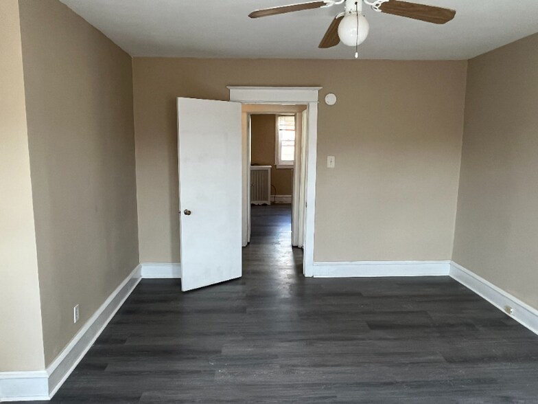 Building Photo - 1467 Lardner St