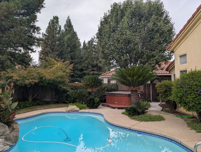 Building Photo - Wonderful 4 bedroom home in Clovis offering a pool, spa, 3 car garage, potential RV and or boat s...