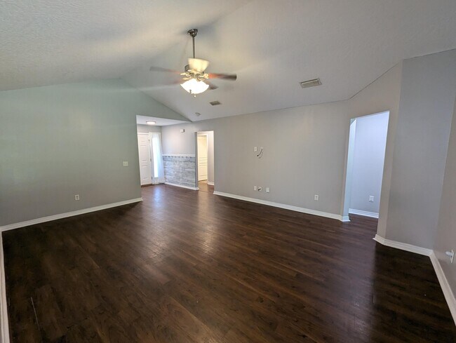 Building Photo - 2618 Salamanca St