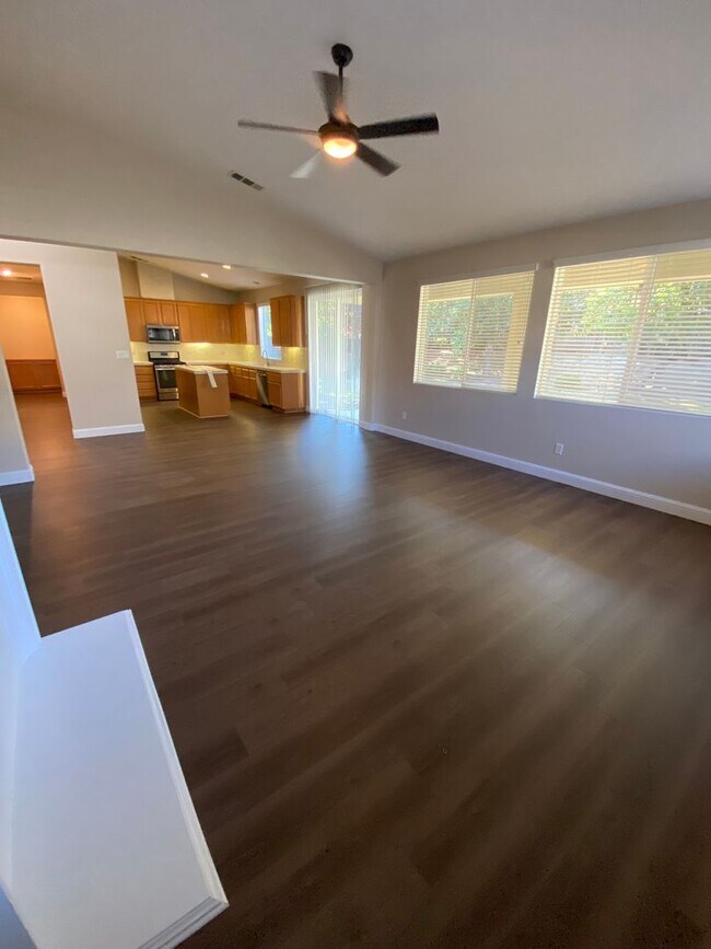 Building Photo - Gorgeous NW Home 4 Bed/3 Bath $2,850 Rent & 2,850 Deposit