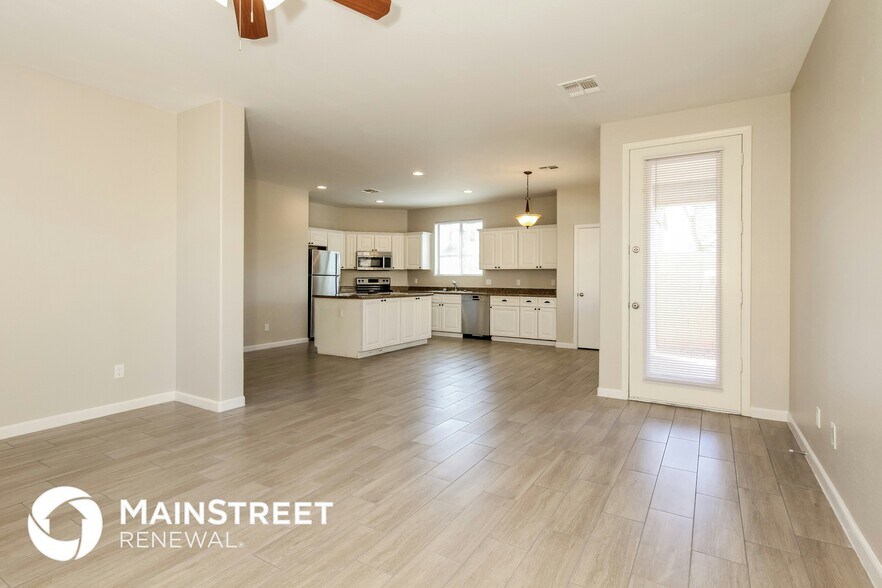 Building Photo - 15460 W Canterbury Dr