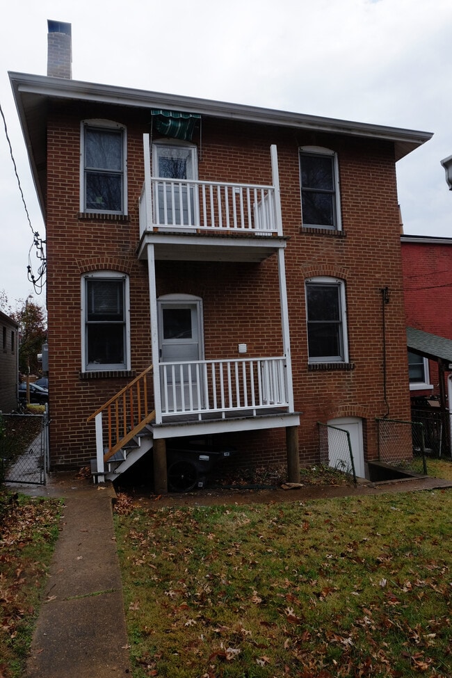 Great outdoor space off kitchen - 1905 Forest Ave