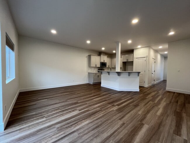 Building Photo - Modern 2022-Built 3-Bedroom Home with Open Layout, Entertainer’s Kitchen. Near Parks & Playgrounds