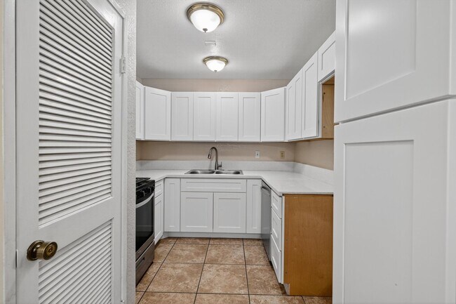 Building Photo - 2 Spacious Bedroom Diamond Bar Condo for L...