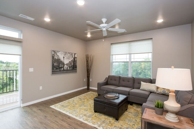 Building Photo - Spacious 1-Bedroom/1.5-Bath, End/Corner unit 201, available 8/1/26