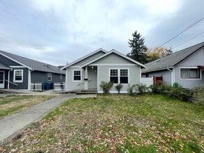 Building Photo - Kent - Cozy 3 bedroom / 2 bathroom Renovated home