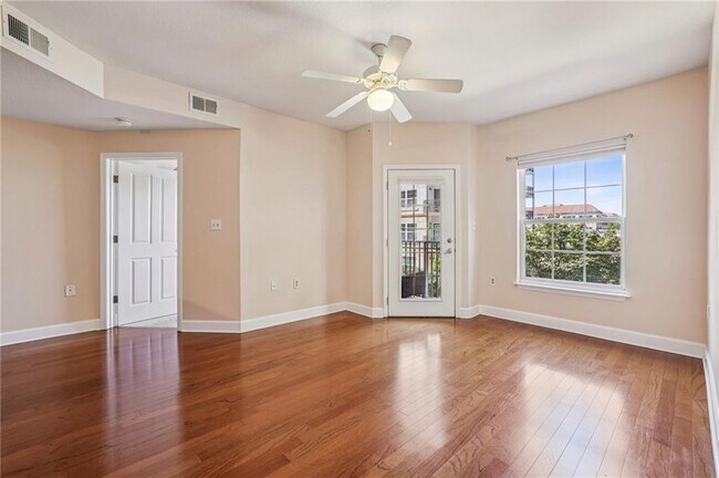 Building Photo - 230 E Ponce de Leon Ave