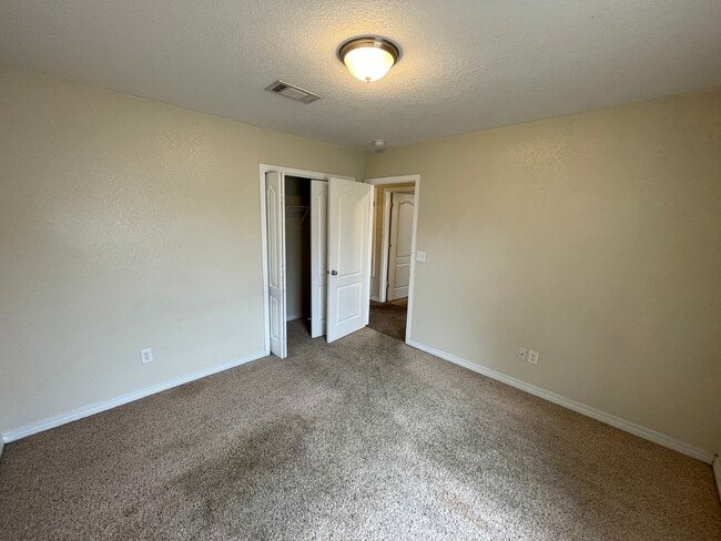 Building Photo - 5200 Arrowhead Rd