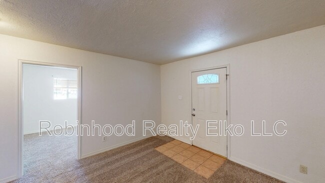 Building Photo - 741 Elm St