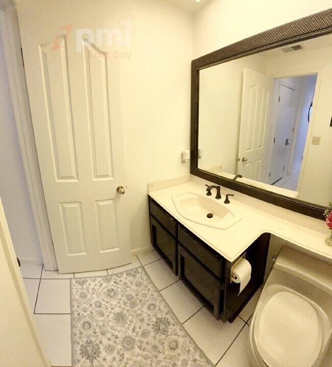 Building Photo - Exquisite 4-Bedroom Solar Home in Prime Location with Community Amenities