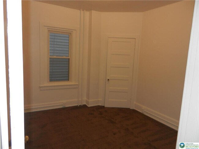 Building Photo - 1428 Center St