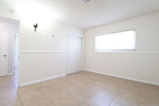 Building Photo - Tastefully updated 3-bed, 2-bath House for...