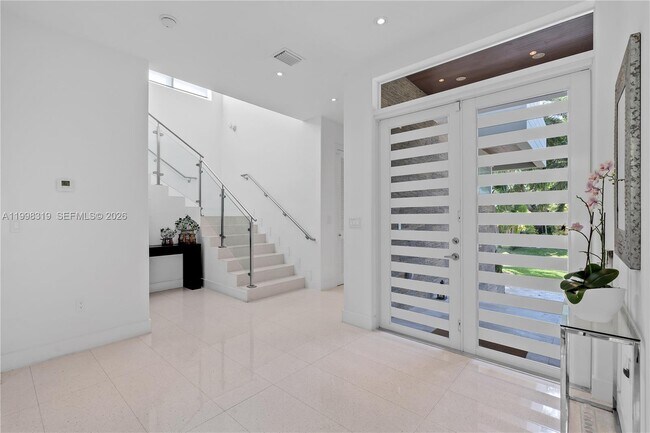 Building Photo - 435 Hampton Ln