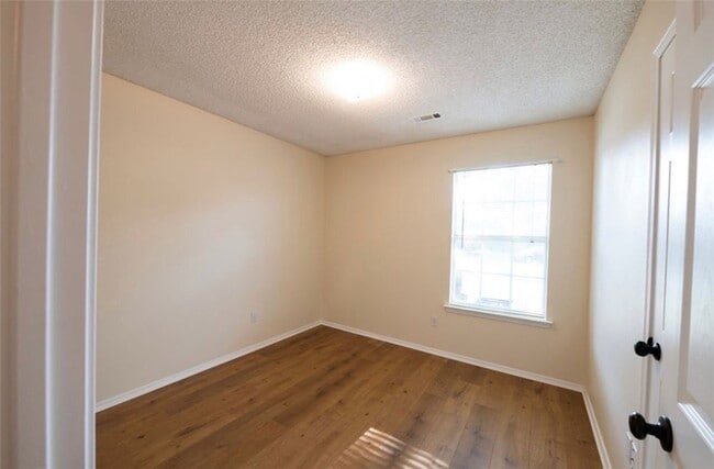 Building Photo - 1459 Fredonia St