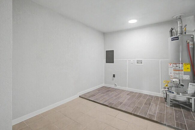 Building Photo - 108 Phylis Dr