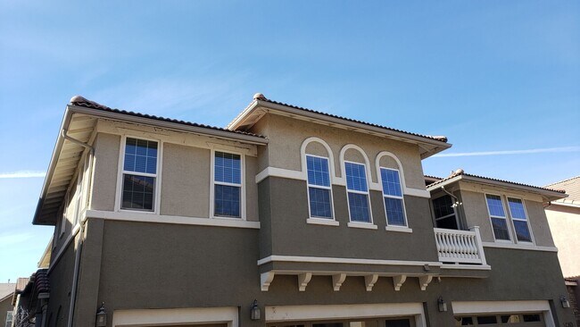 Building Photo - ONLY $2,250 PER MONTH FOR THIS SPACEIOUS 2 BEDROOM, 2 BATHROOM CONDO WITH GARAGE IN THE DAMONTE R...