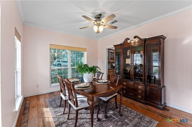 Building Photo - 1060 Great Oaks Dr