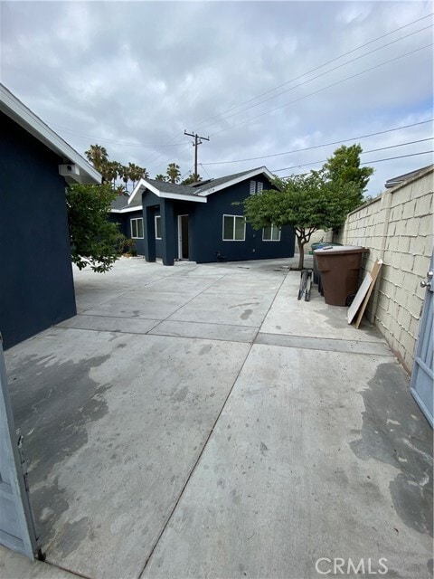 Building Photo - 1653 W Chateau Pl