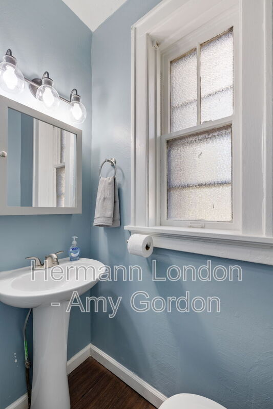 Building Photo - 6024 Dewey Ave