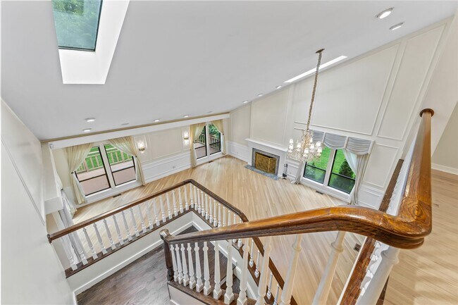 Building Photo - 16 Yale Dr