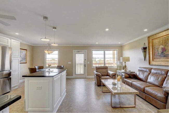 Building Photo - 4028 Newcastle B