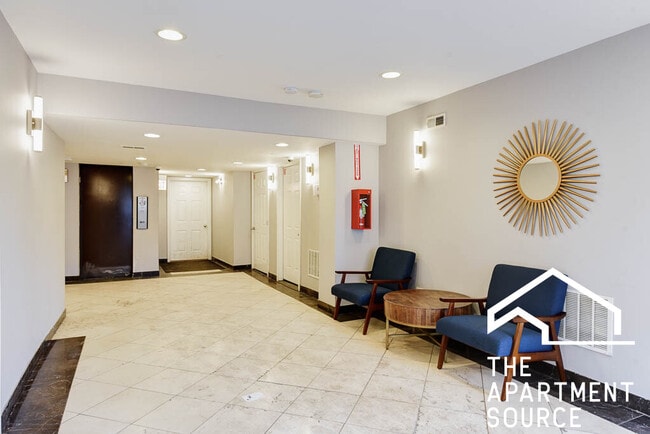 Building Photo - 6954 N Greenview Ave