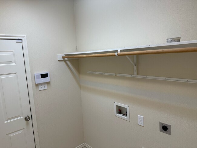 Building Photo - 9720 Colonywood Dr