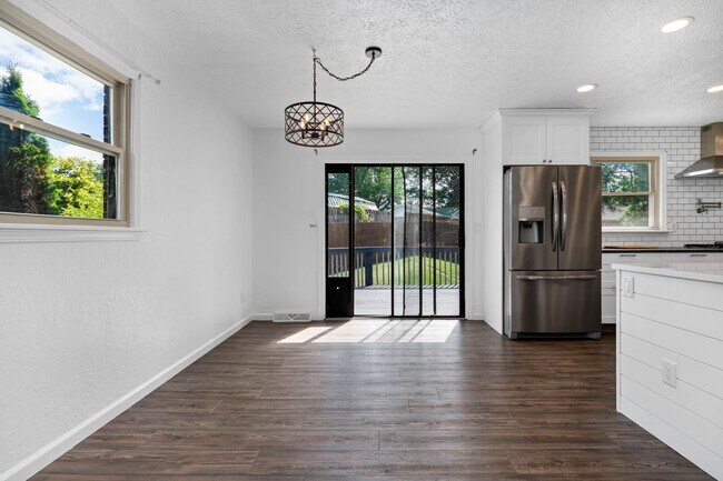 Building Photo - JC Rental Available. Prime location