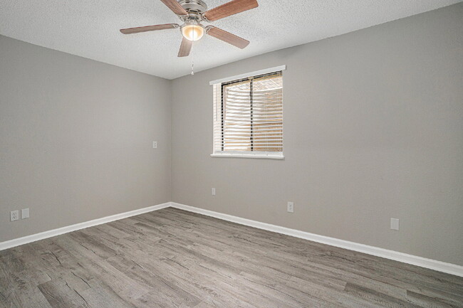 Building Photo - Section 8 Welcomed!! Spacious 5-Bed, 2.5-B...