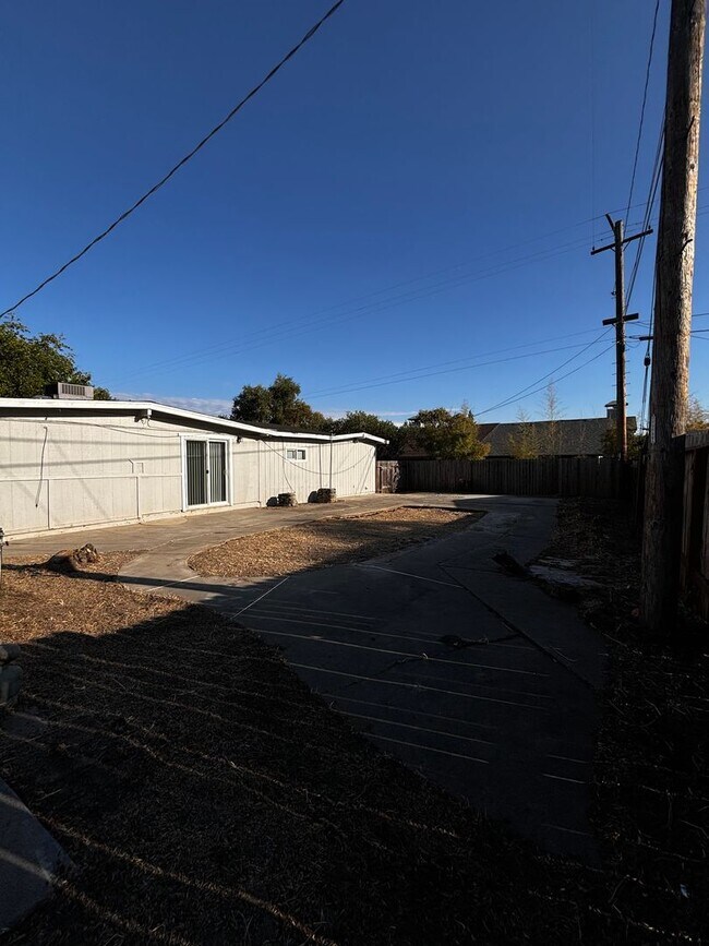 Building Photo - APPLY AT WWW.CVHOMES.COM