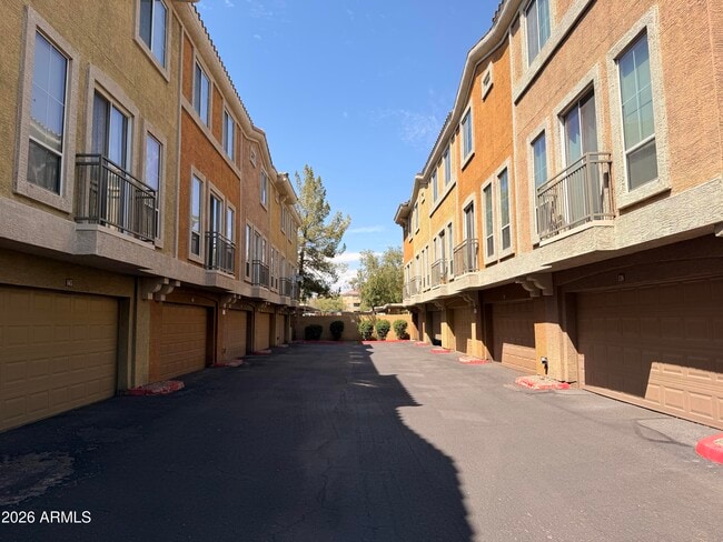 Building Photo - 18250 N Cave Creek Rd