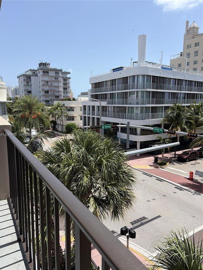 Building Photo - 1150 Collins Ave