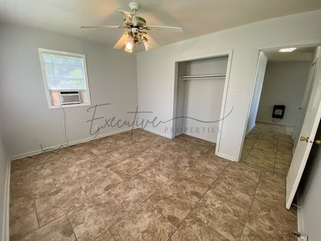 Building Photo - Affordable 2-Bedroom Home in Central Lake ...