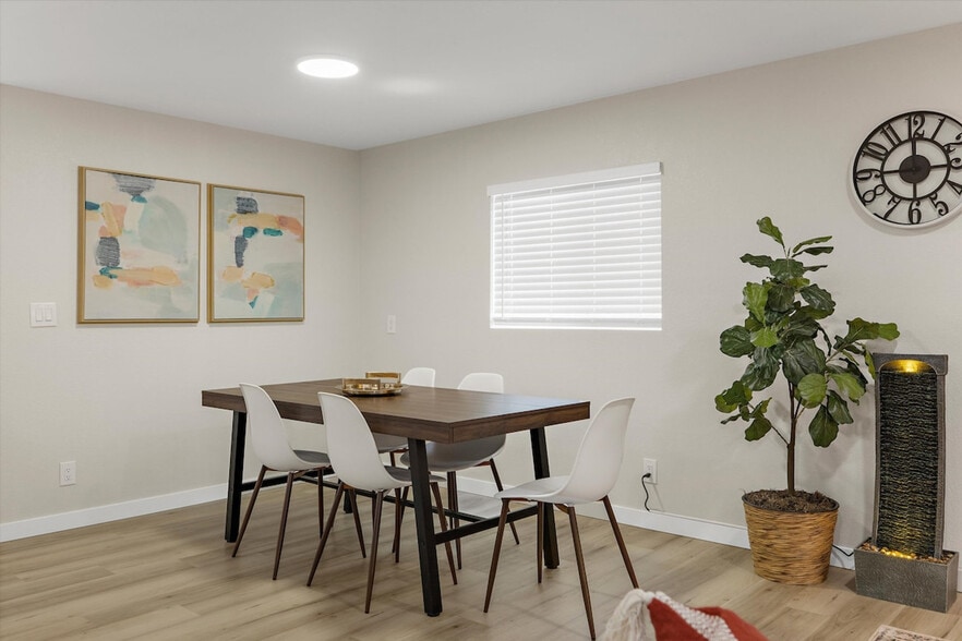 Building Photo - 2410 W Bruneau Pl