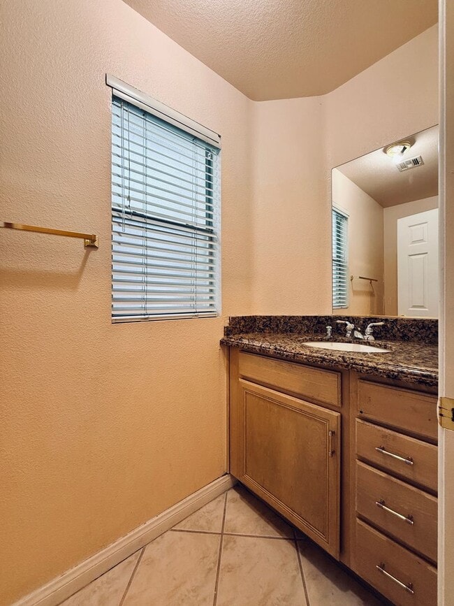 Building Photo - BEAUTIFUL 2 STORY TOWNHOME LOCATED IN THE SOUTHWEST!
