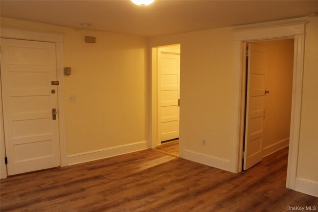 Building Photo - 52 S Bridge St