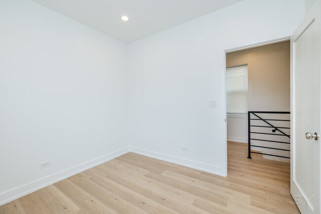 Building Photo - 6050 S Eberhart Ave