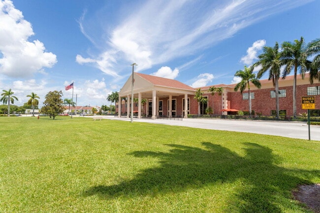 Building Photo - 104 Mansfield C