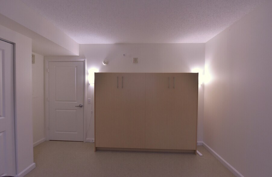 Building Photo - 880 N Pollard St