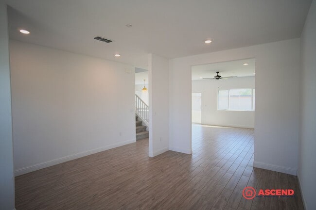 Building Photo - Stunning Home in Gossamer Grove!