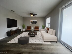 Building Photo - 639 SE 13th Ave